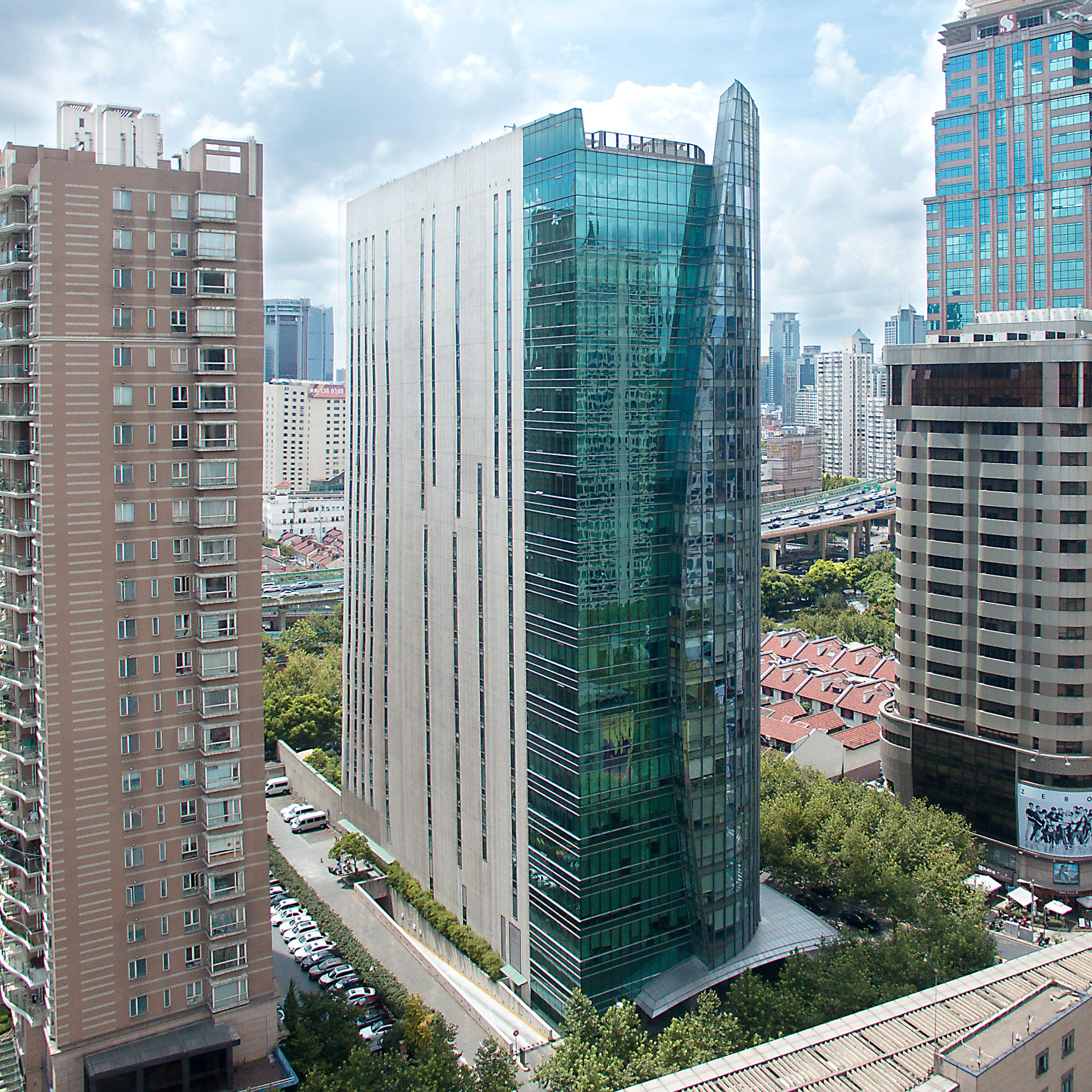 问广州泰丰酒店客房部电话是多少?广州仙达酒店直线距离