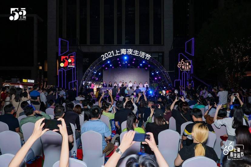 夜总会ktv的包房图片_ktv包房装修车风格图片_ktv包房内的真实图片
