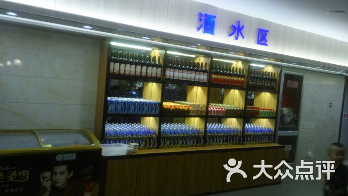 ktv包房小姐_ktv包房**跪式服务_量贩式ktv包房效果图