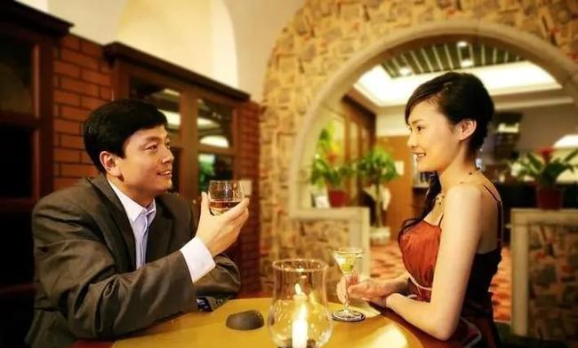 ktv包房**自述辛秘_ktv包房**可以干吗_谁做过ktv女包房服务员