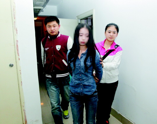谁做过ktv女包房服务员_一群女蛇精病在ktv包房_ktv陪唱女都提供什么服务