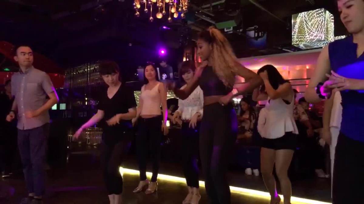 民族风女装民族风套装_民族风ktv包房效果图_ktv包房小姐