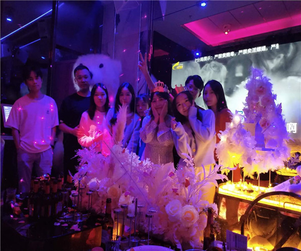 肮脏的环境图片_重庆ktv包房**图片_ktv包房dj肮脏的图片