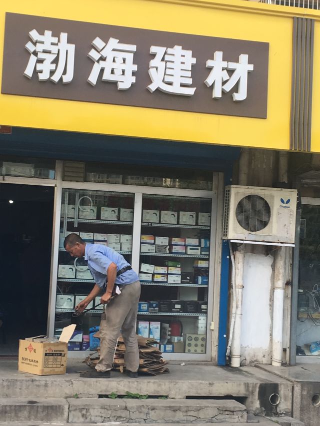 美女在ktv包房不雅照曝光_某ktv**不雅照曝光_北语美女外教私照曝光