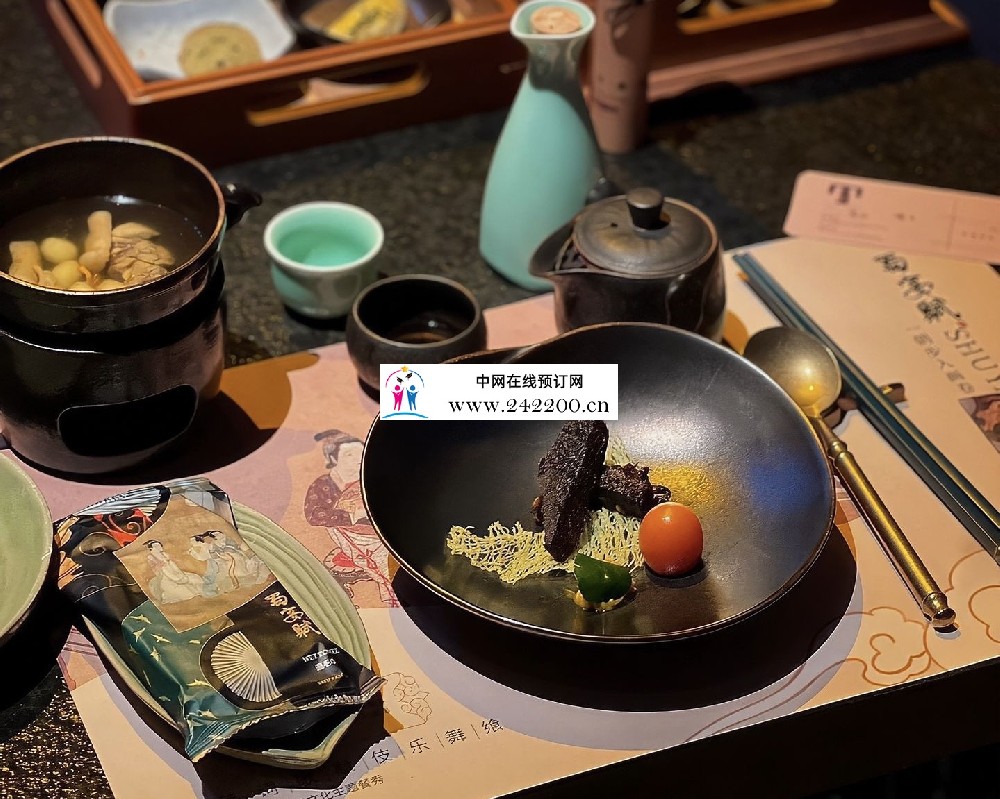 吃饭喝酒看节目成为新潮流，跨业态消费正在改写夜间娱乐格局！